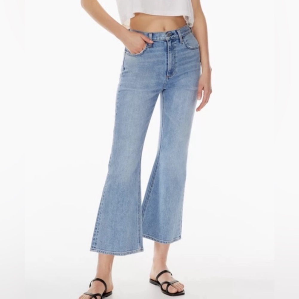 Aritzia Denim Forum THE TWIGGY HI-RISE FLARE Jeans Light Washed Sz28 Retro